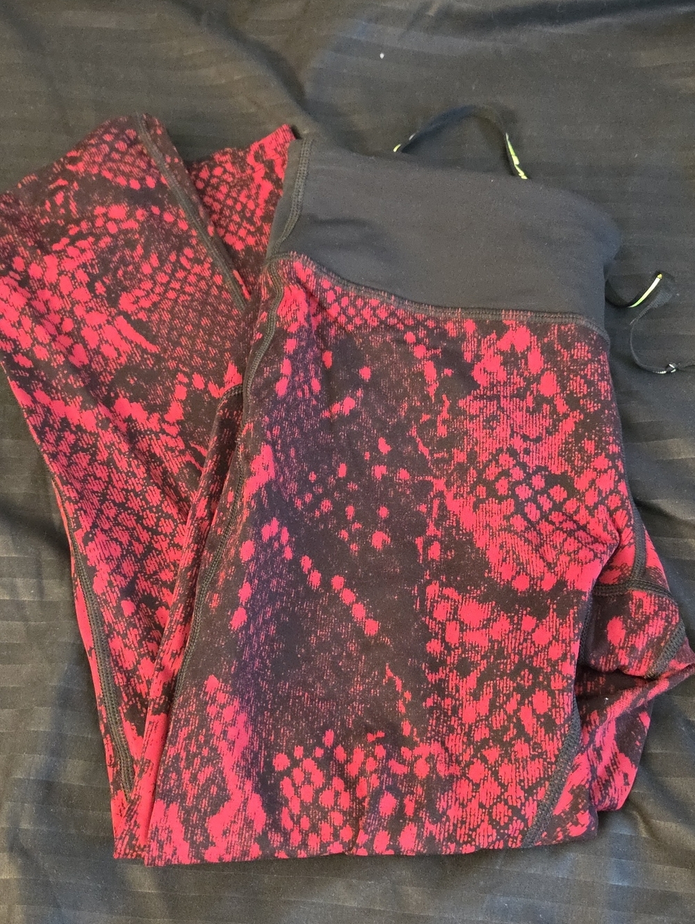 Nike Women's Red & Black Snake-Print Leggings